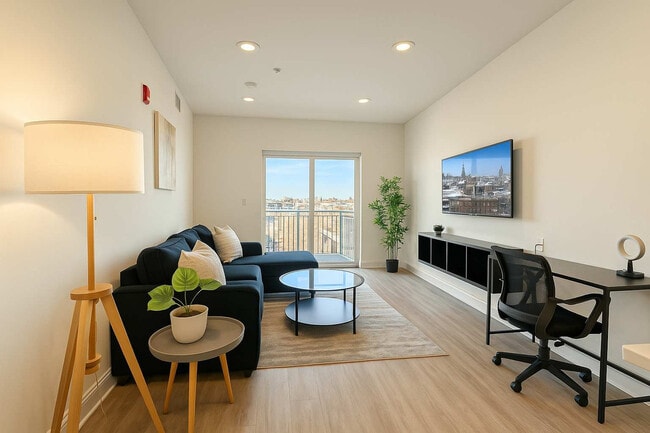 Primary Photo - 2400 E Huntingdon St