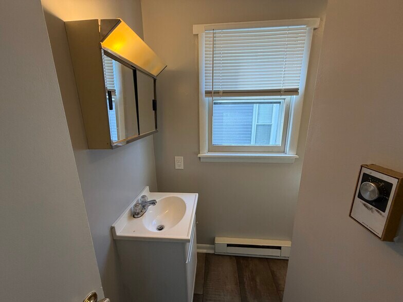 Building Photo - 148 N Church St