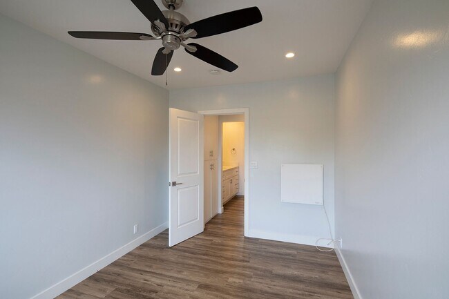 Building Photo - Beautiful 1BR in Mission Valley with Parki...