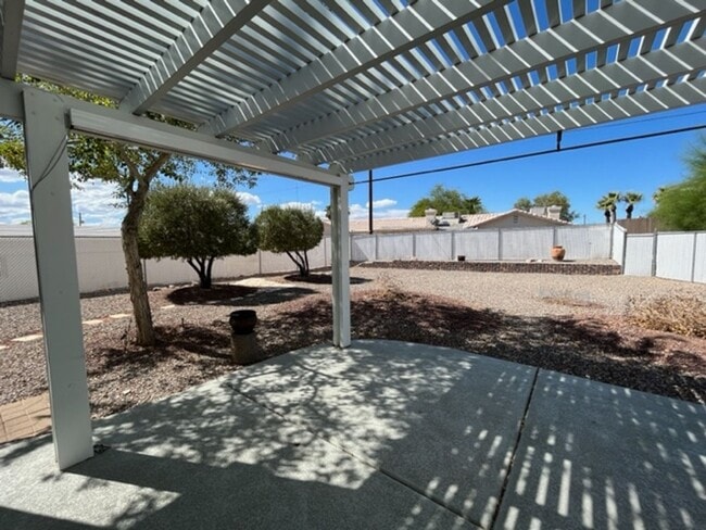 Building Photo - 3 Bedroom - 2 Bath Home