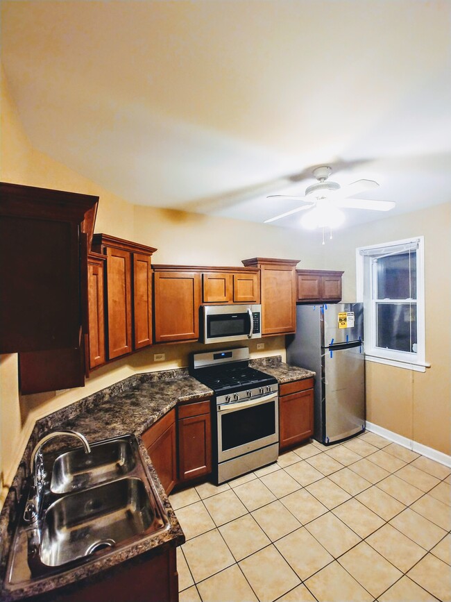 Kitchen - 6414 S Evans Ave