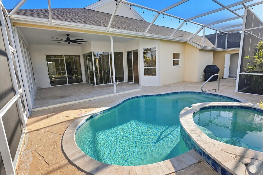 Building Photo - 4423 Shark Dr