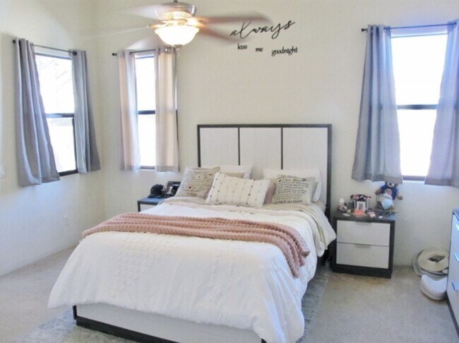 Building Photo - 3BR/2BA/2CG, 1518 sq.ft. home in Legends at Valiente centrally located in Sierra Vista, AZ