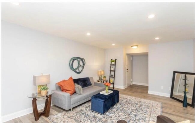 Building Photo - Spacious and Newly Remodelled at the Fairm...