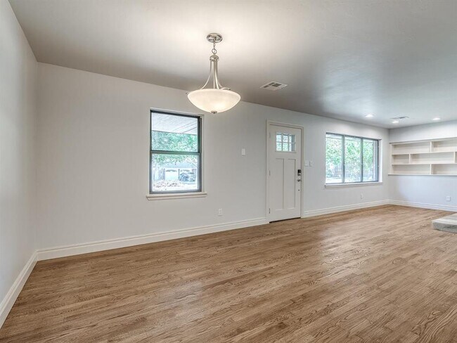 Building Photo - 1320 Avondale Dr