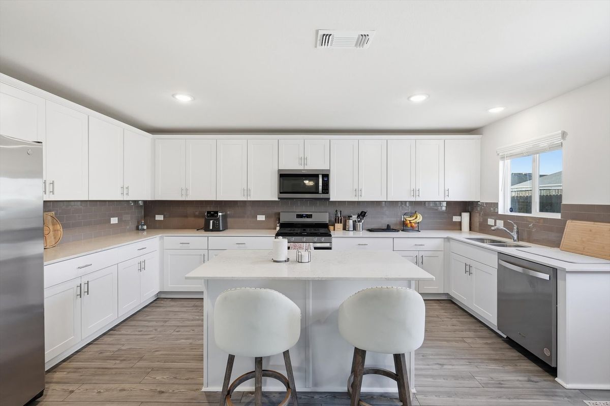 Building Photo - 16041 Pious Dr