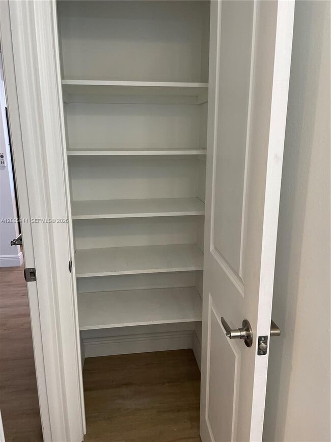 Building Photo - 5 Island Ave