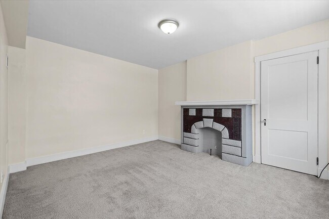 Building Photo - 915 Chartiers Ave