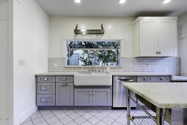 Building Photo - 1845 Las Lunas St