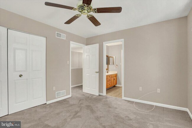 Building Photo - 6444 Terrace Ct