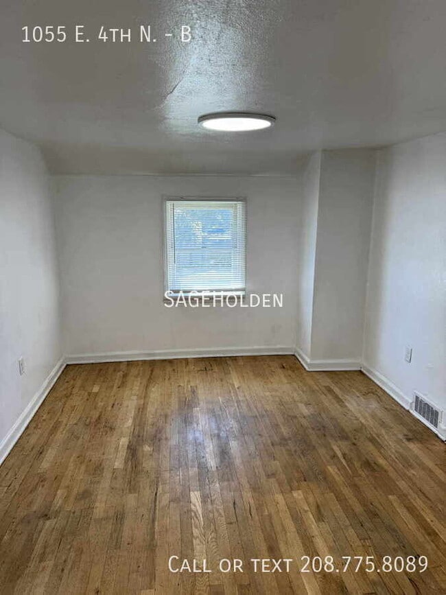 Building Photo - 1055 E 4th N