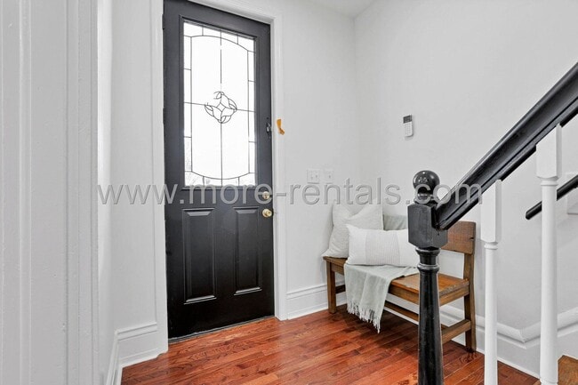 Building Photo - Stunning and move-in ready 3 bdr house