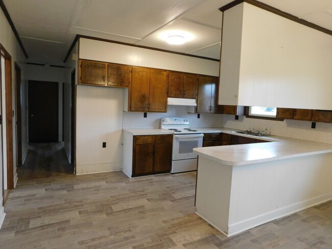 Building Photo - Newly Renovated 3 bedroom, 2 bath home