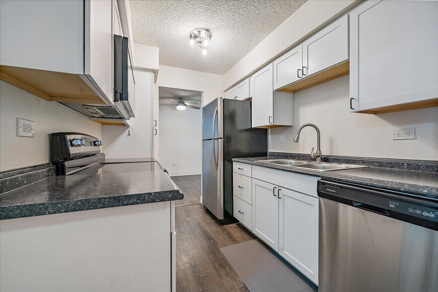 Building Photo - 4569 S Lowell Blvd