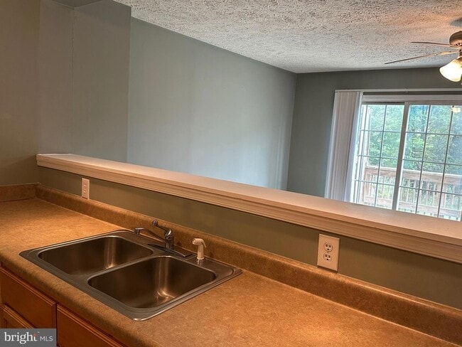 Building Photo - 232 Southridge Dr