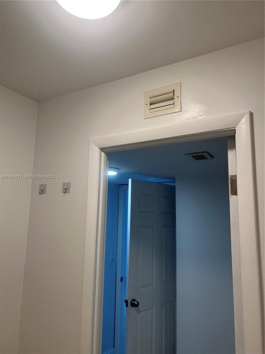 Building Photo - 6039 Collins Ave