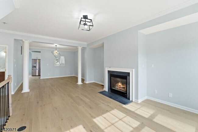 Building Photo - 704 Green Ln