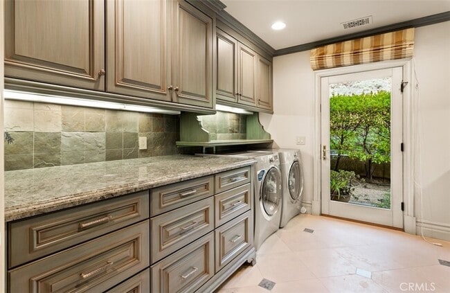 Building Photo - 1 Rim Ridge