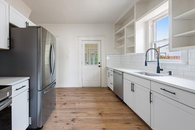 Building Photo - 1113 W Montgomery Ave