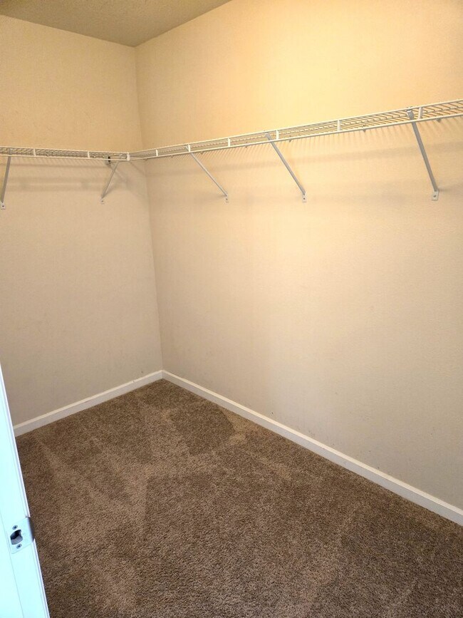 Building Photo - Excellent Location!  Like new built 2017 -...