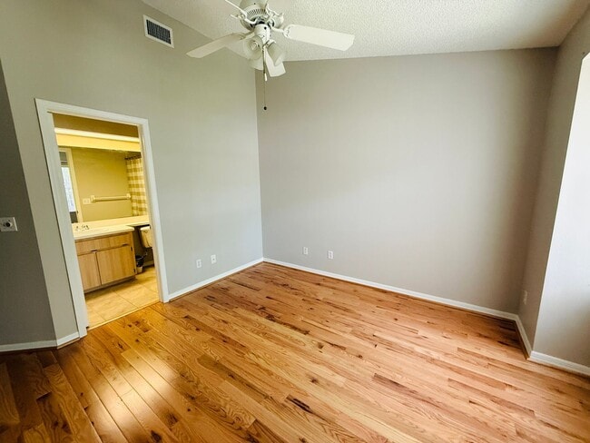 Building Photo - 2843 Thaxton Dr