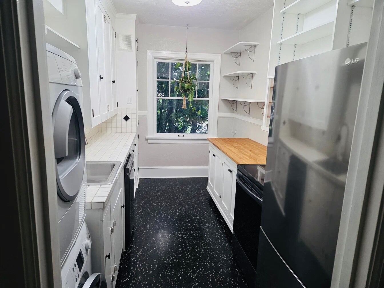 Kitchen - 720 6th Ave