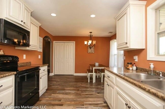 Building Photo - Charming 3 Bed, 2 Bath in Perry Home with 1232 Sq Ft - Move-In Ready!