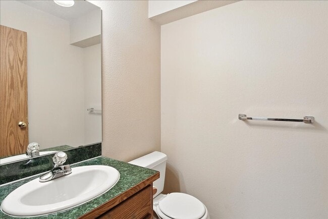 Building Photo - 3bd/2.5ba Everett Duplex