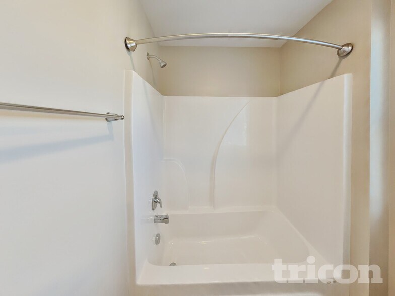 Building Photo - 1525 Ashgrove Pl