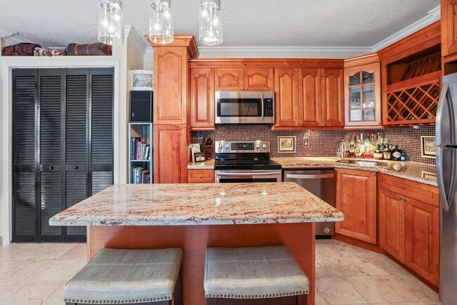 Building Photo - Spaciously designed 1 bedroom apartment wi...