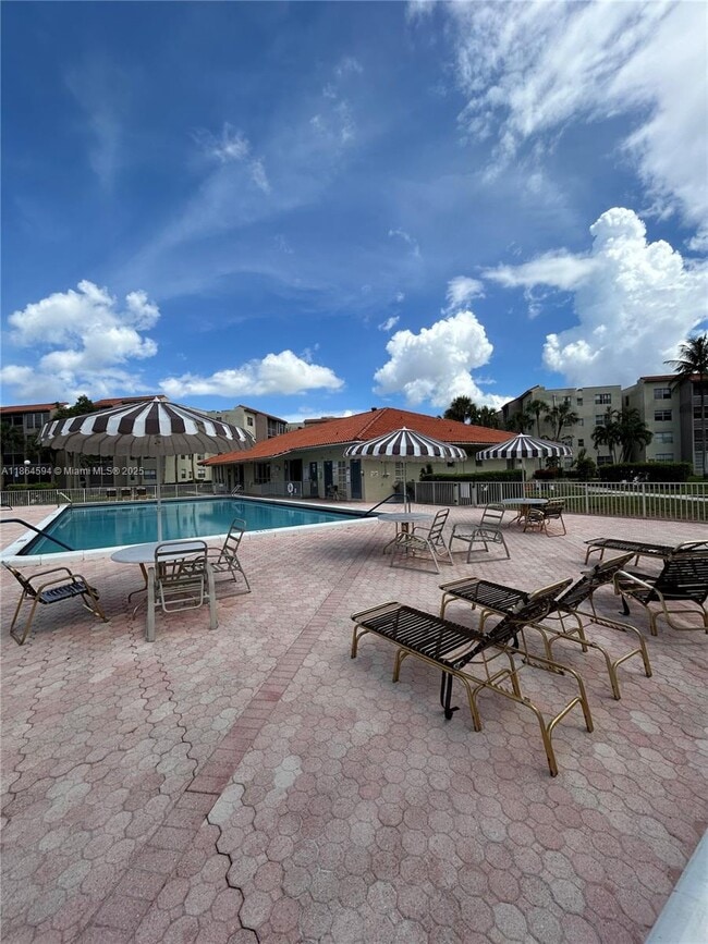 Building Photo - 1800 SW 81st Ave