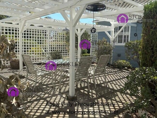 Building Photo - 2234 Oakvale Rd