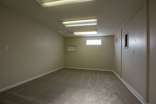 Building Photo - Super Cool and Unique 4 Bedroom / 1 Bath Home in Bellevue near Offut!