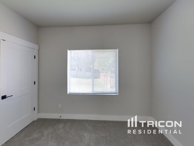 Building Photo - 5144 Victory Dr SW
