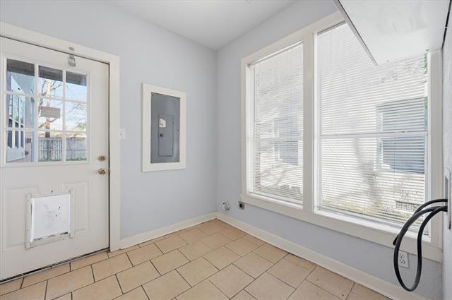 Building Photo - 843 N Clinton Ave