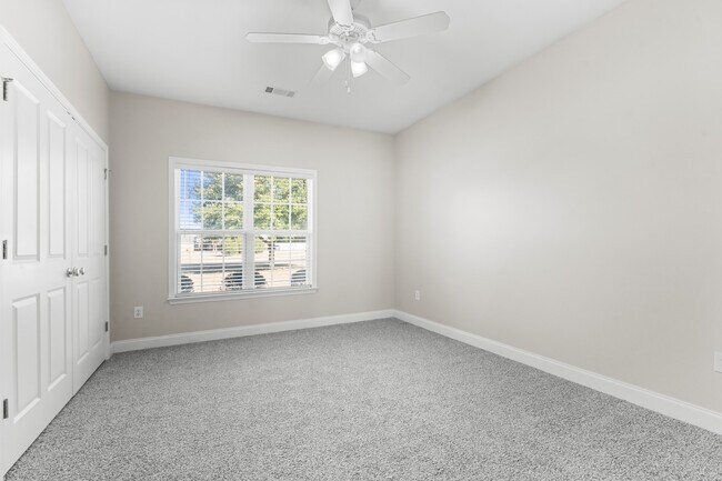 Building Photo - 1811 Old Carriage Trail