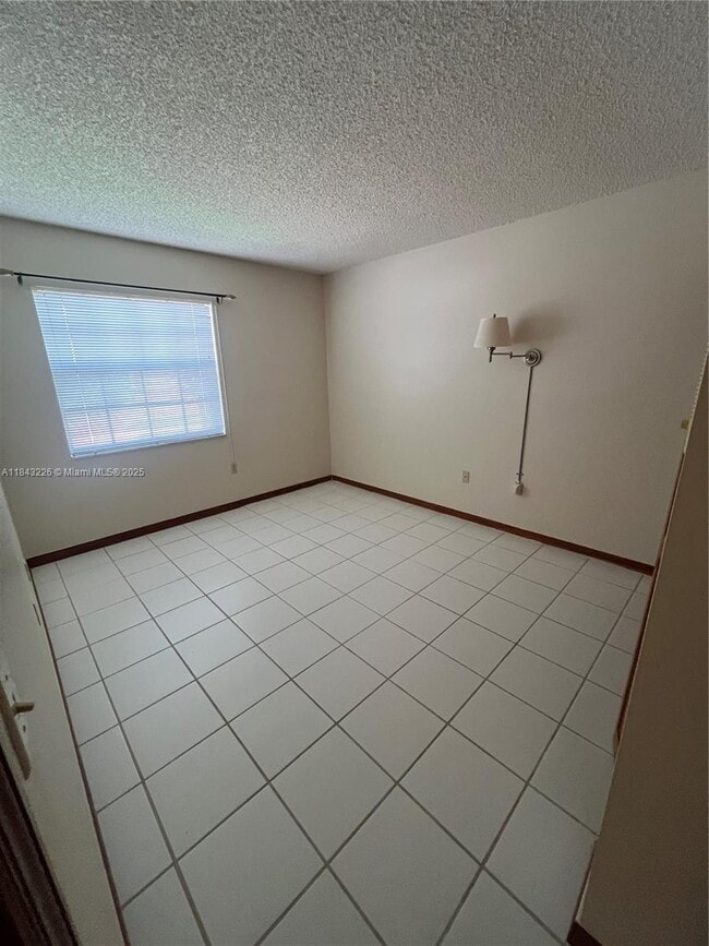 Building Photo - 1652 Egret Rd