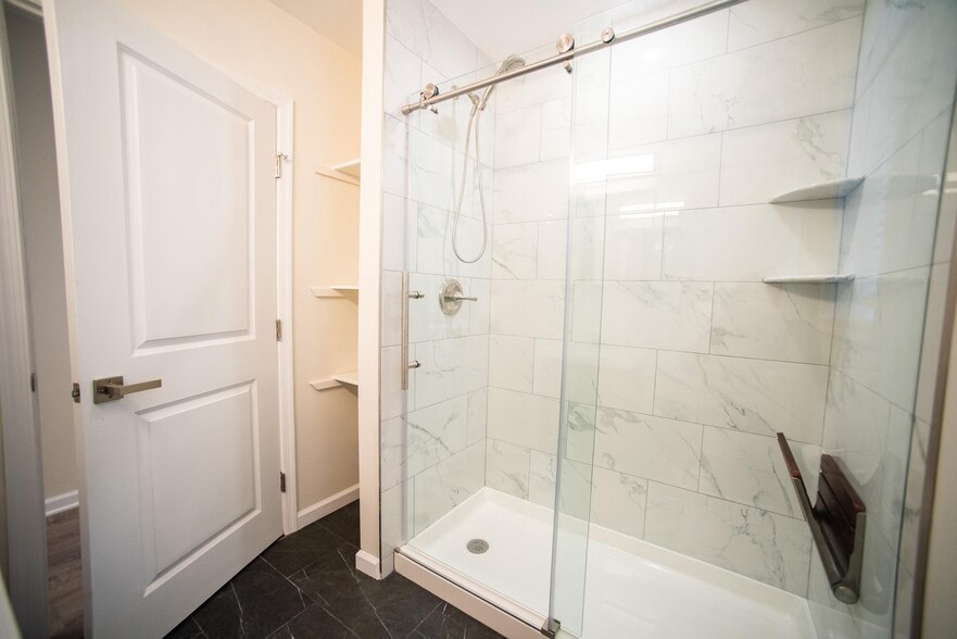 Building Photo - 2049 Snyder Ave