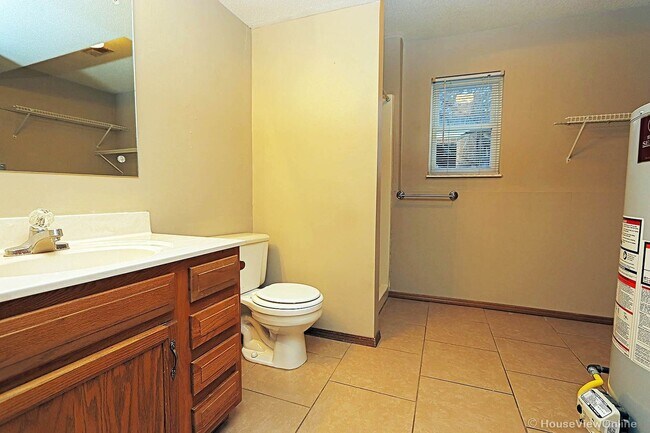 Building Photo - 4 Bedroom House in Cape