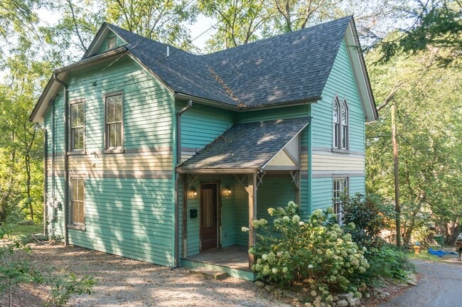 Primary Photo - Gorgeous Rustic Renovation in Chicken Hill