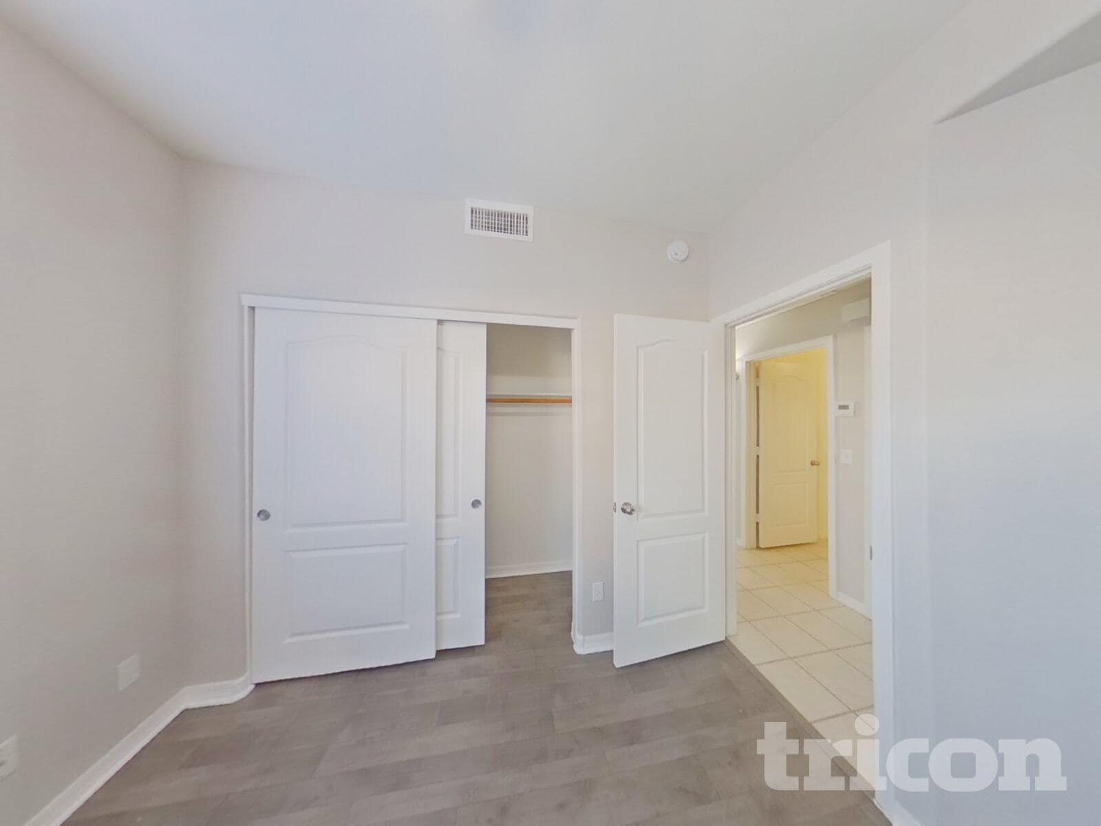 Building Photo - 1406 W Emerald Ave