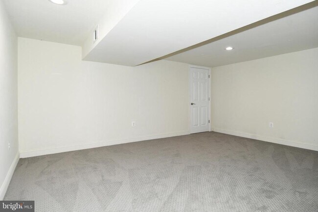 Building Photo - 8012 Wingate Dr