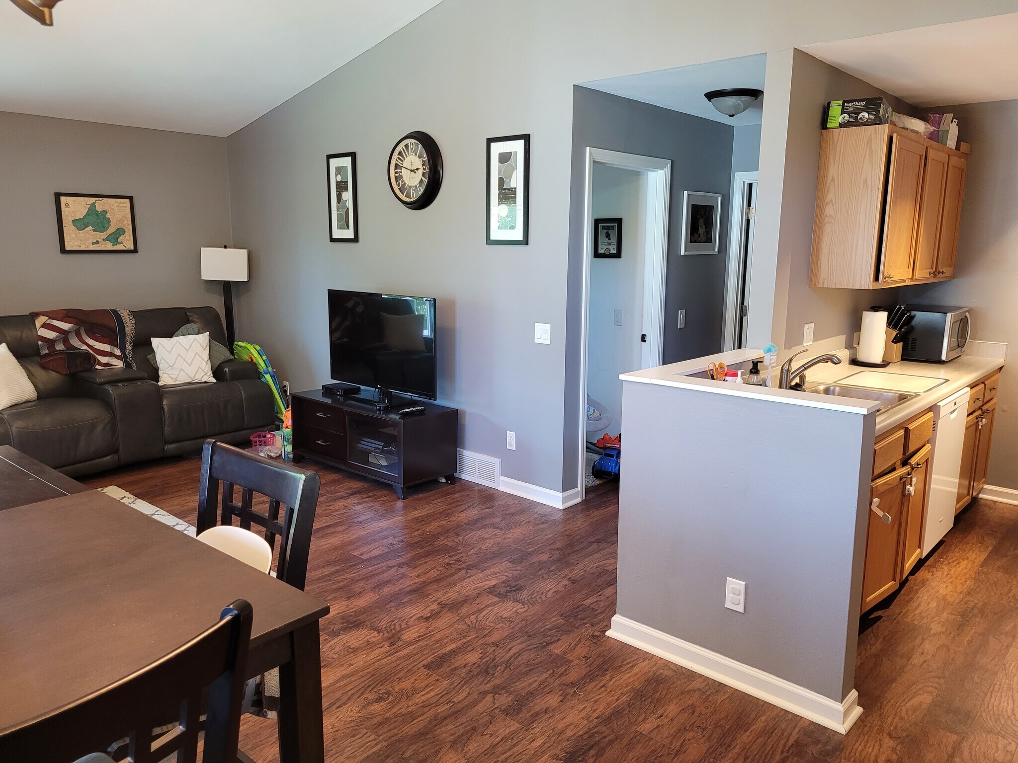 Building Photo - 1575 Kuhle Dr