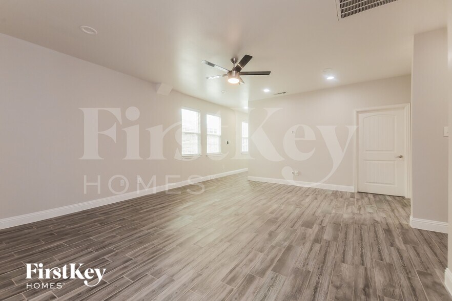 Building Photo - 4030 Vineyard Dr