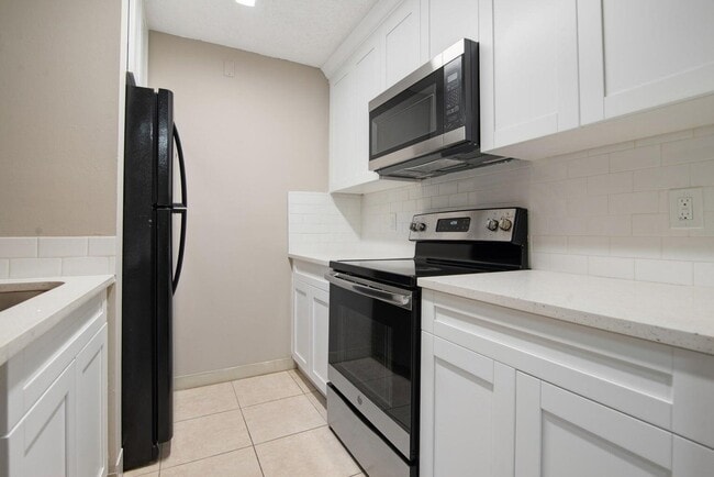 Building Photo - 516 Meadows Cir
