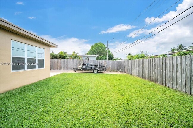 Building Photo - 2825 SW 5th St