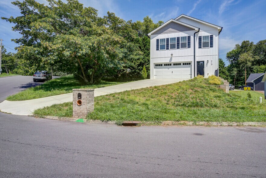 Building Photo - 872 Ava Dr