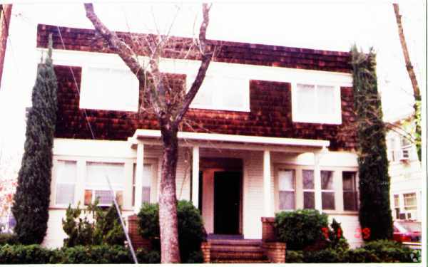 Primary Photo - 301-305 E Poplar St