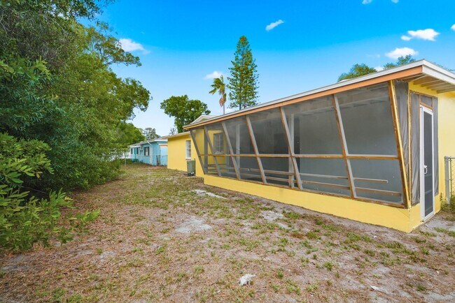 Building Photo - Remodeled 3/1 Home