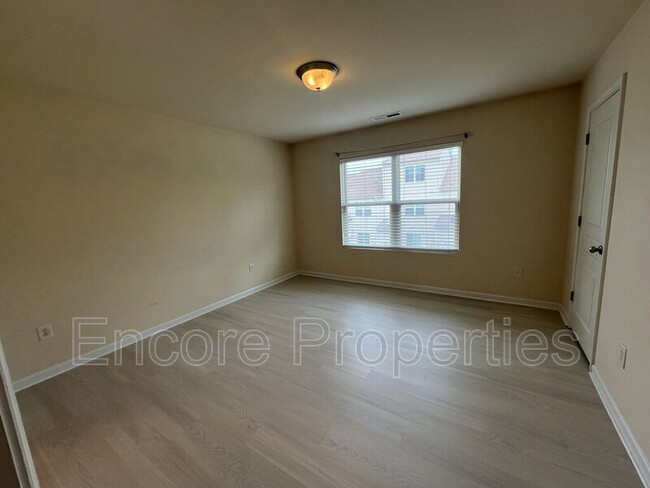Building Photo - 3913 Swinton St